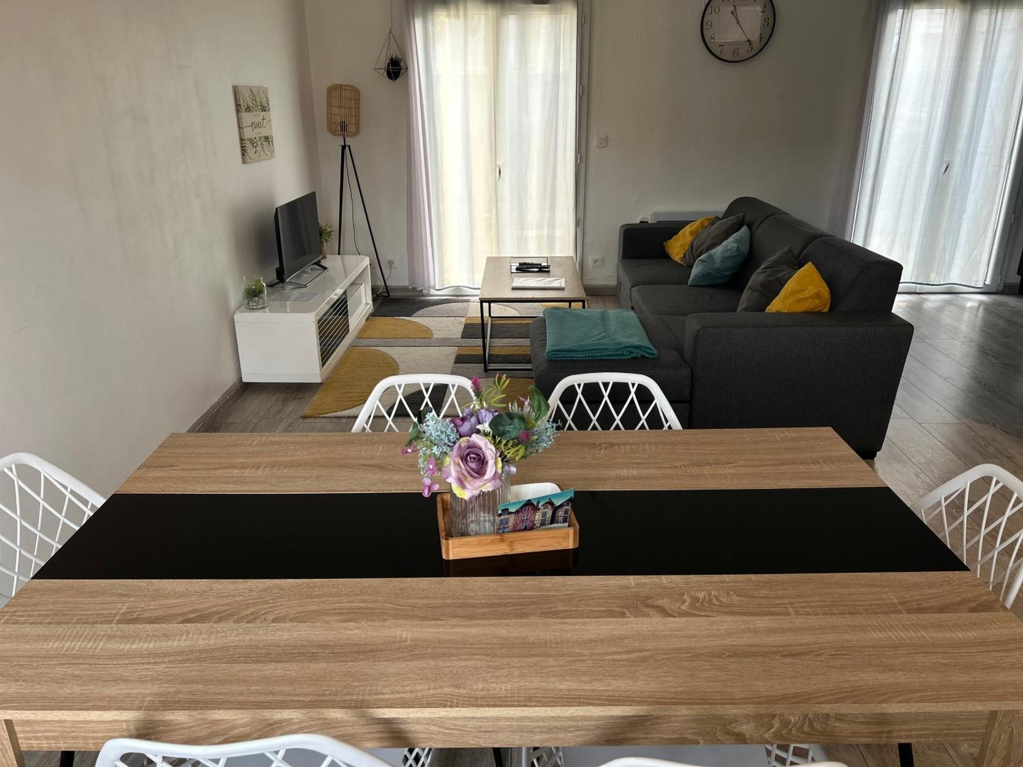 Maison Mitoyenne Avec Cour + Parking Sainte-Savine 외부 사진