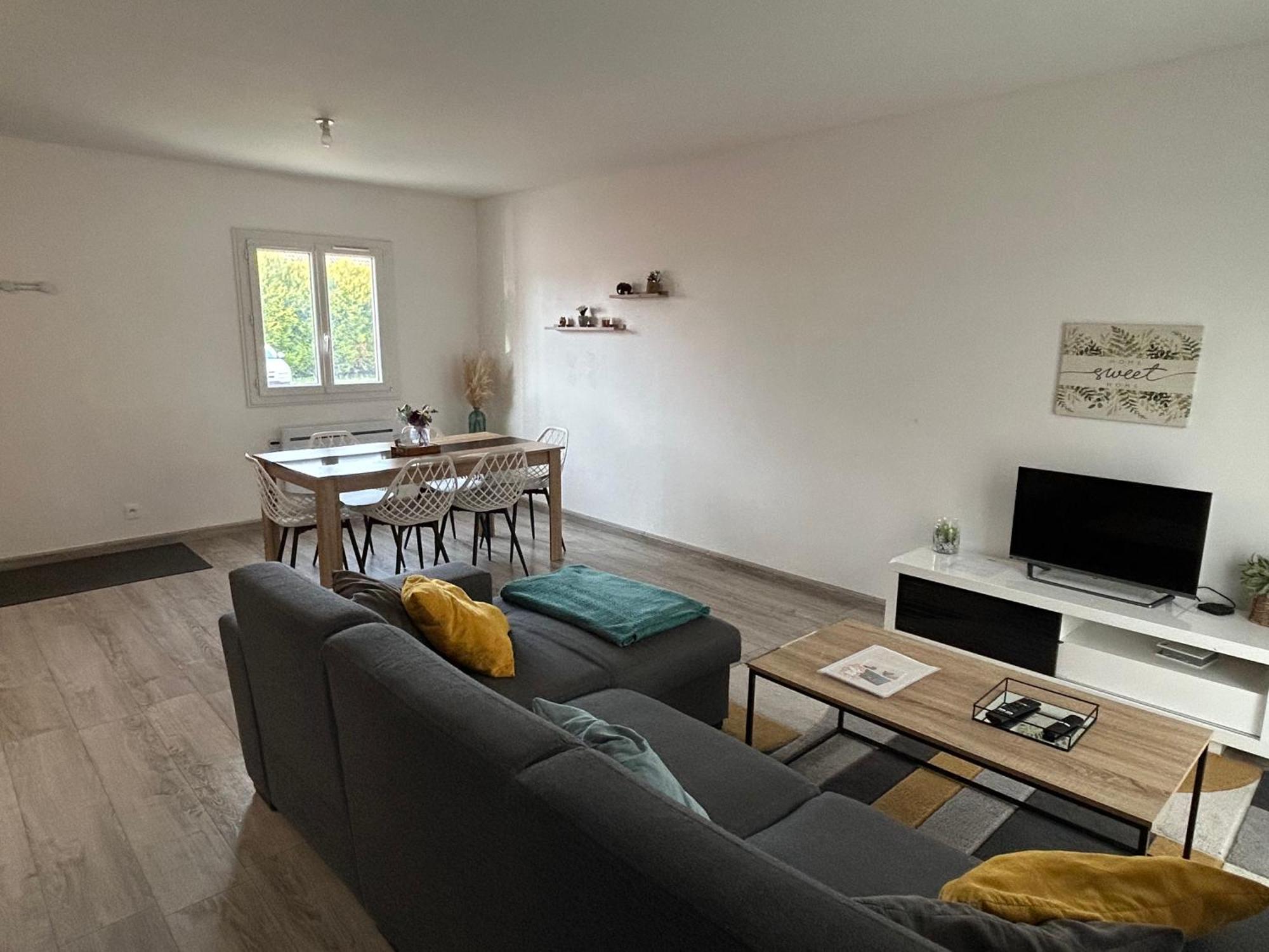 Maison Mitoyenne Avec Cour + Parking Sainte-Savine 외부 사진